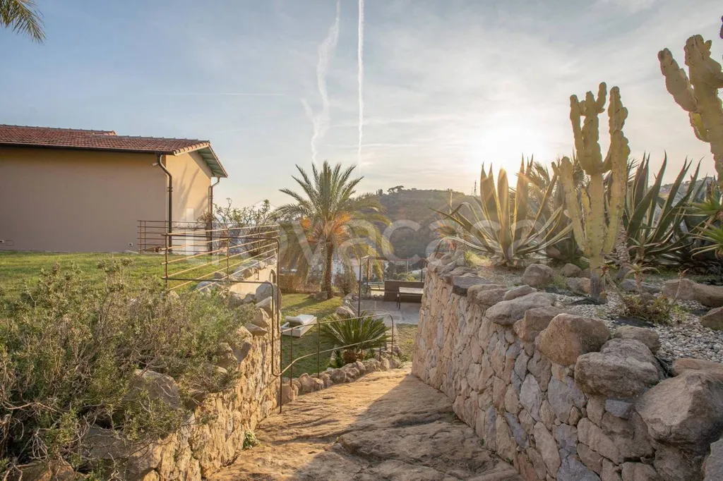 Aed - Luxury Villa with Infinity Pool in Bordighera