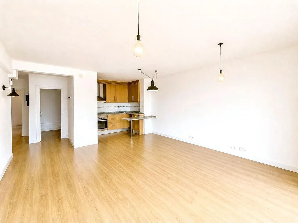 Elutuba - Reformed Seafront Flat in Mataró