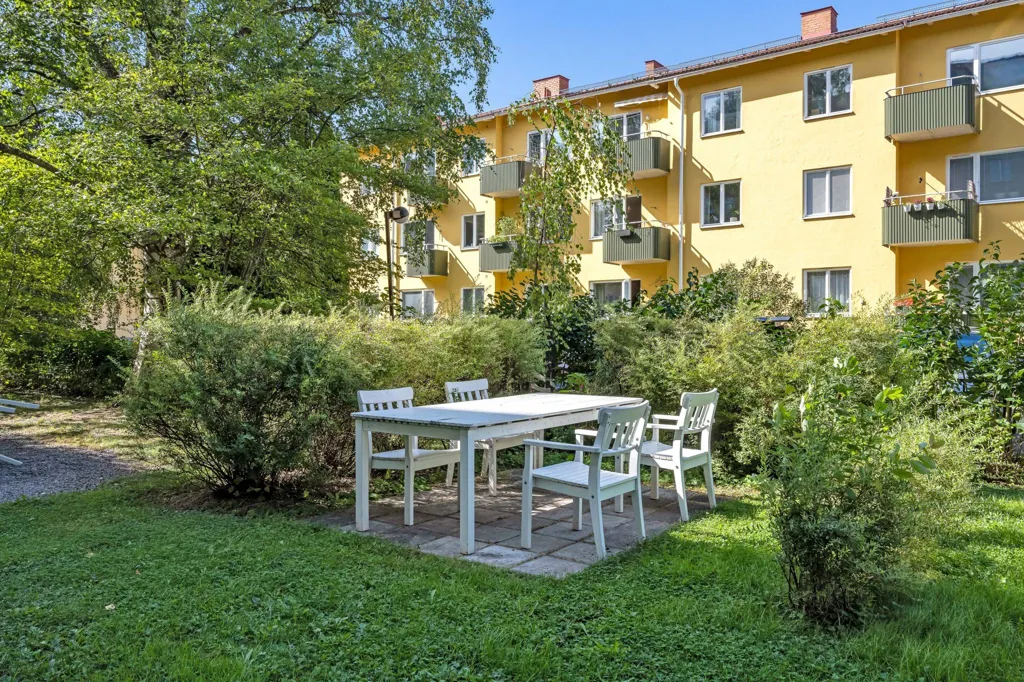 Aed - Charmant Flat with Balcony in Luthagen