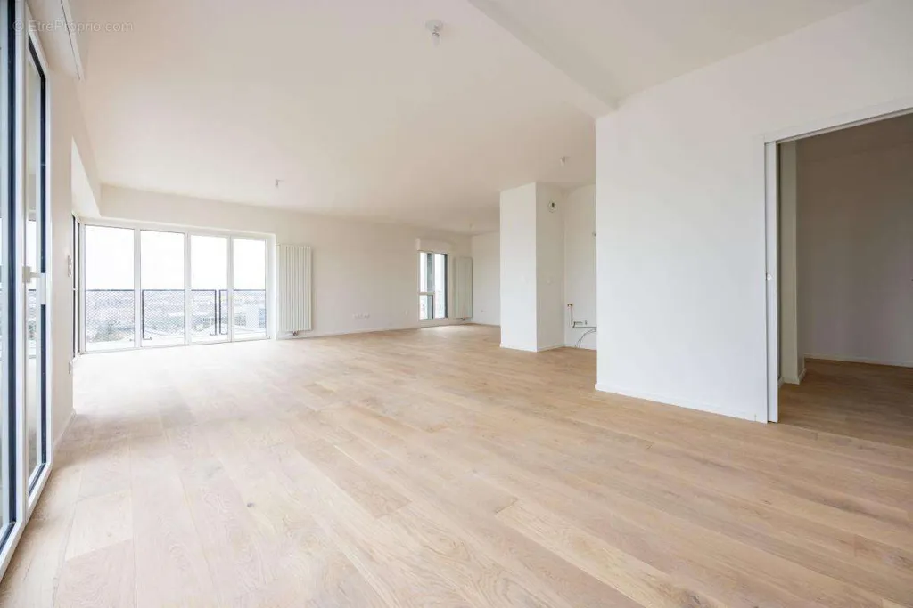 Living Room - 4-Bed Flat with Impressive View in Nantes