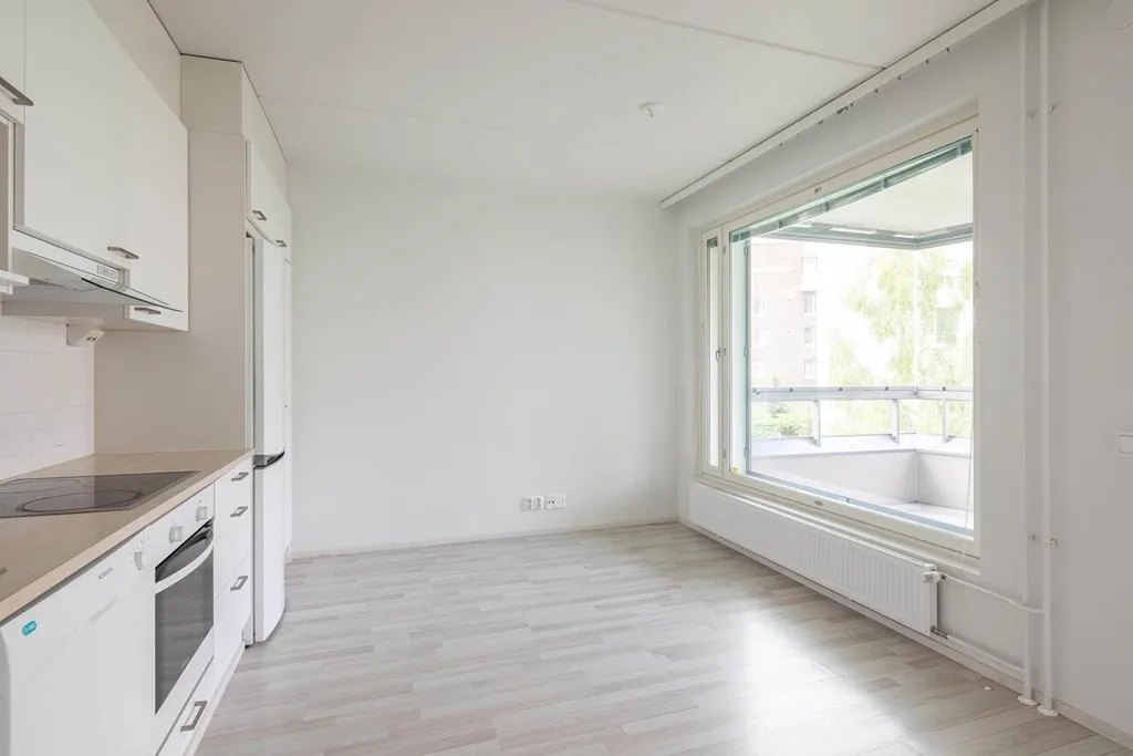 Köök - Spacious Apartment with Balcony in Suurpelto, Espoo