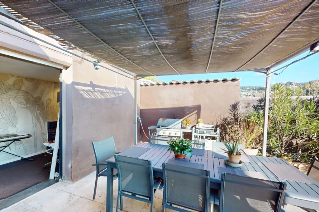 Villa avec Piscine et Vue Panoramique à Contes