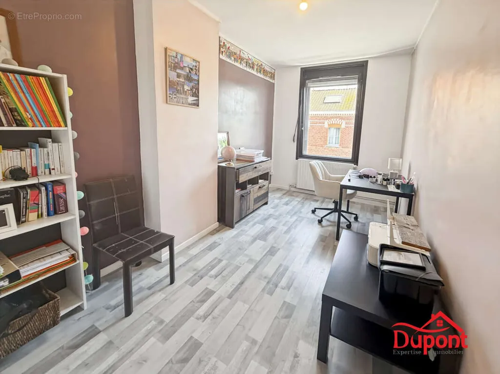 Office - Charming House with Garden in Raismes