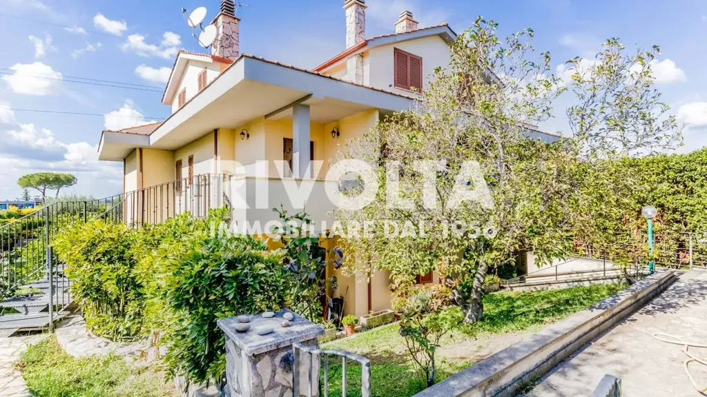 Extérieur - Terraced Villa with Panoramic Terrace in Guidonia Montecelio