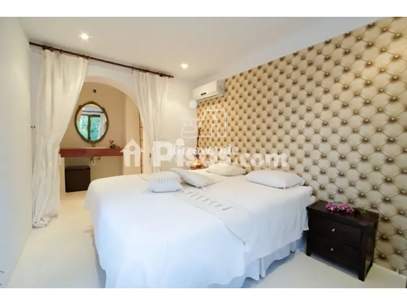 Bedrooms - Villa with Sea Views in Cap Martinet