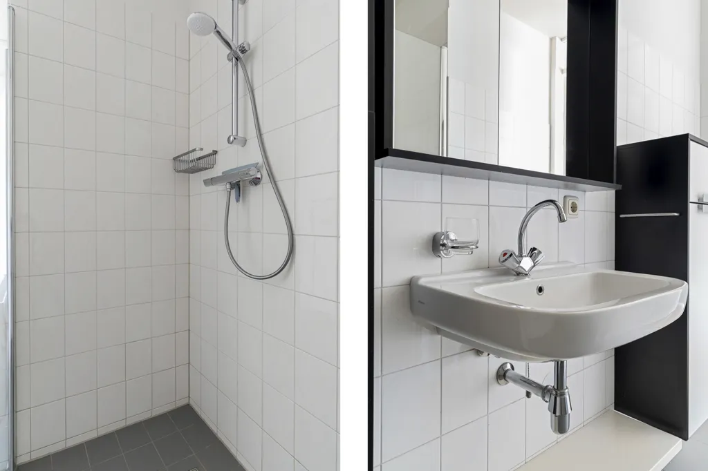 Salles de bain - Portiekflat with Balcony in Enschede
