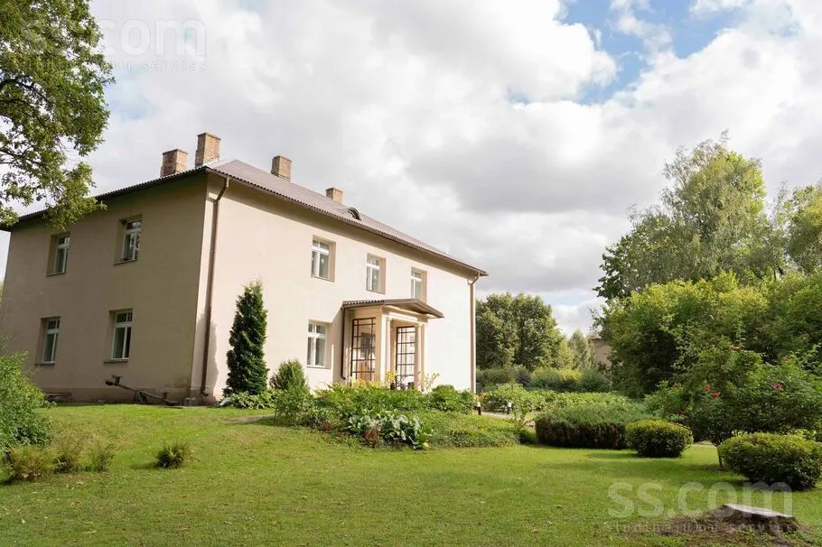 Välivaade - Manor House with Private Park in Bauska