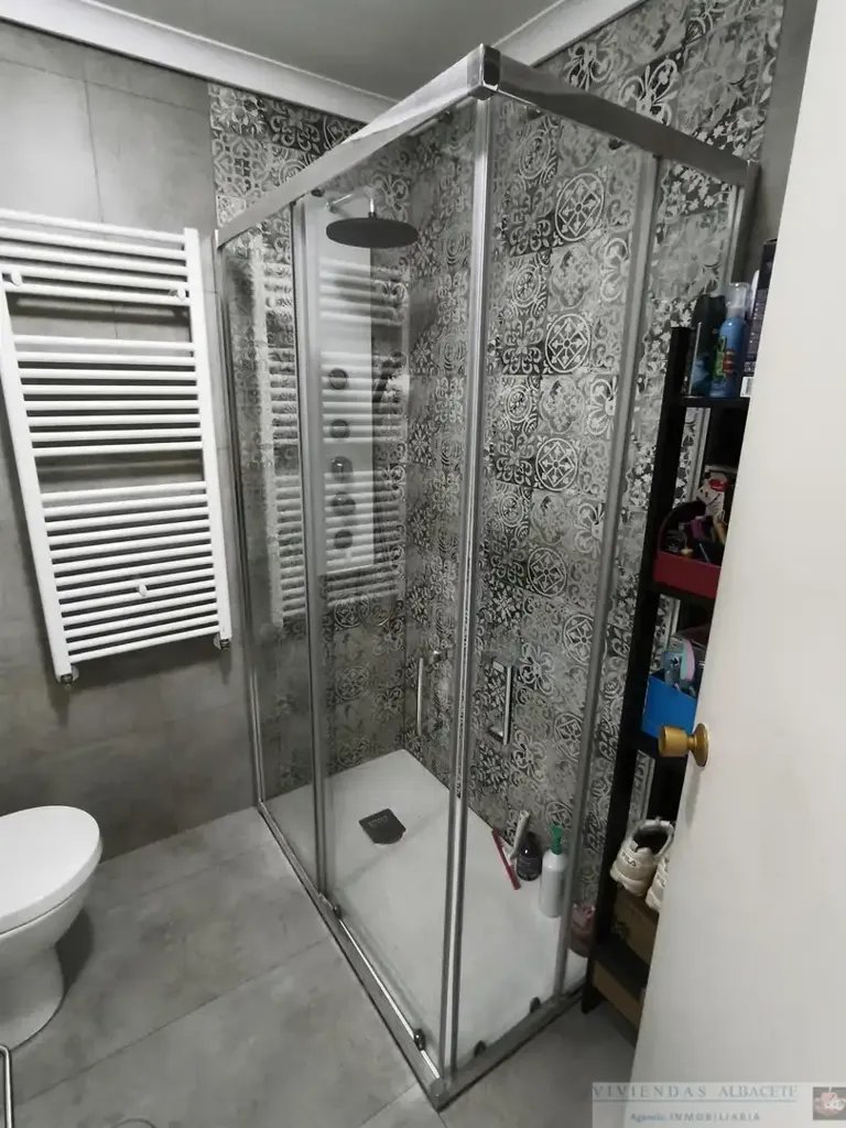 Baños - Piso con balcón en Parque Lineal, Albacete