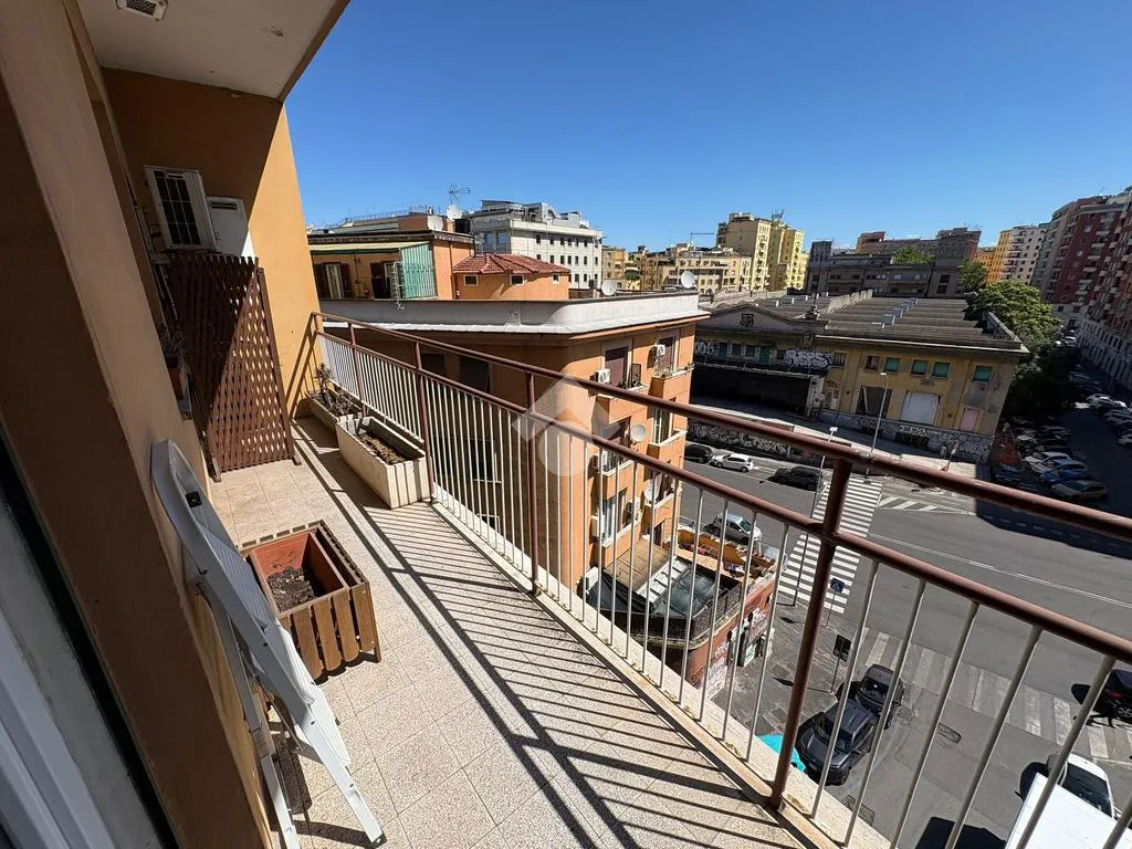 Balcon - 3-Bedroom Apartment with Balcony in Rome