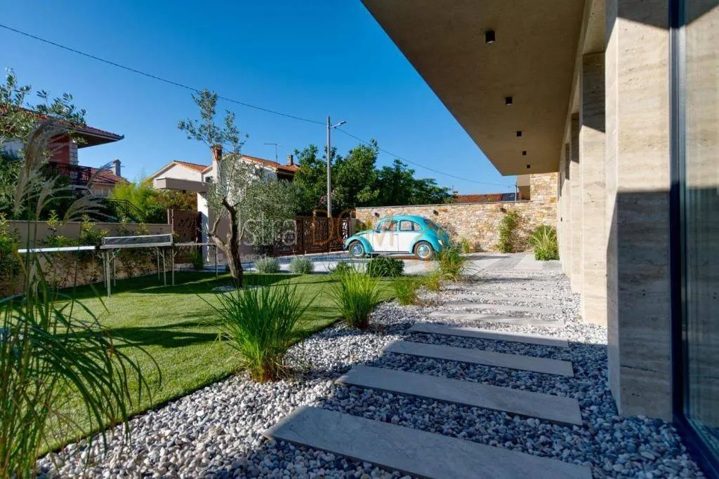 Aed - Modern Villa with Pool in Marčana