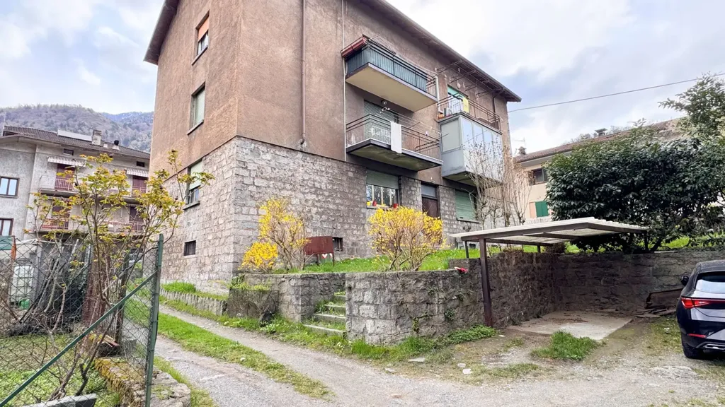 Esterno - Three-Room Apartment with Balcony in Breno