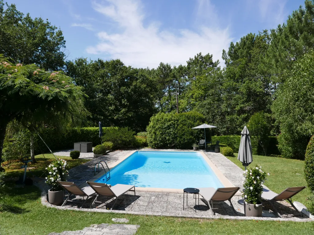 Bassein - Spacious House with Pool in Saint-Astier