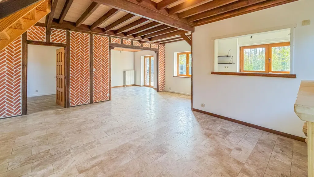 Séjour - Villa Rénovée avec Jardin et Bureau à Proximité des Axes