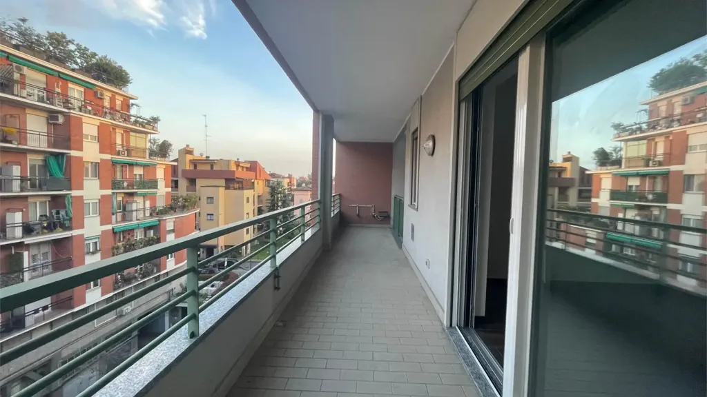 Balcon - Modern Apartment with Balcony in Milan