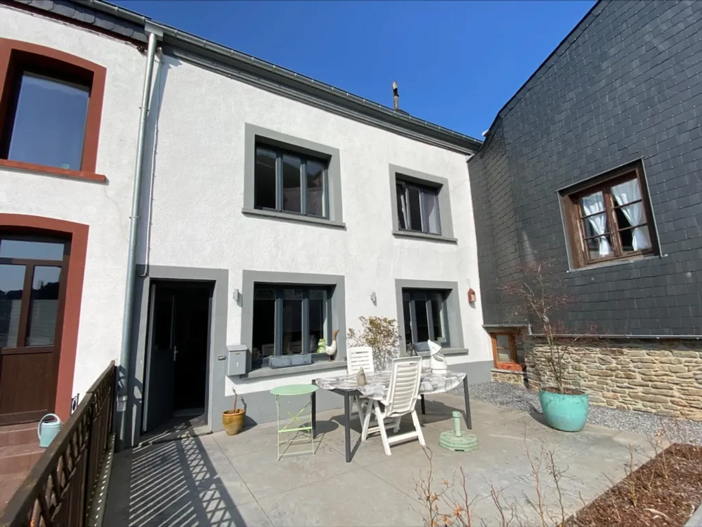 Extérieur - Maison Rénovée avec Terrasse au Centre de Corbion