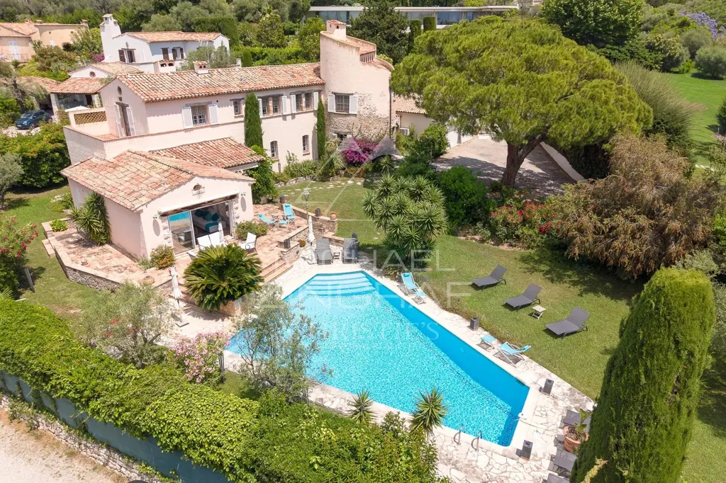Vue aérienne - Villa provençale avec piscine à Cap d'Antibes