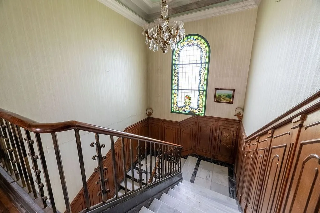Toad - Chalet with Large Plot for Renovation in Narón