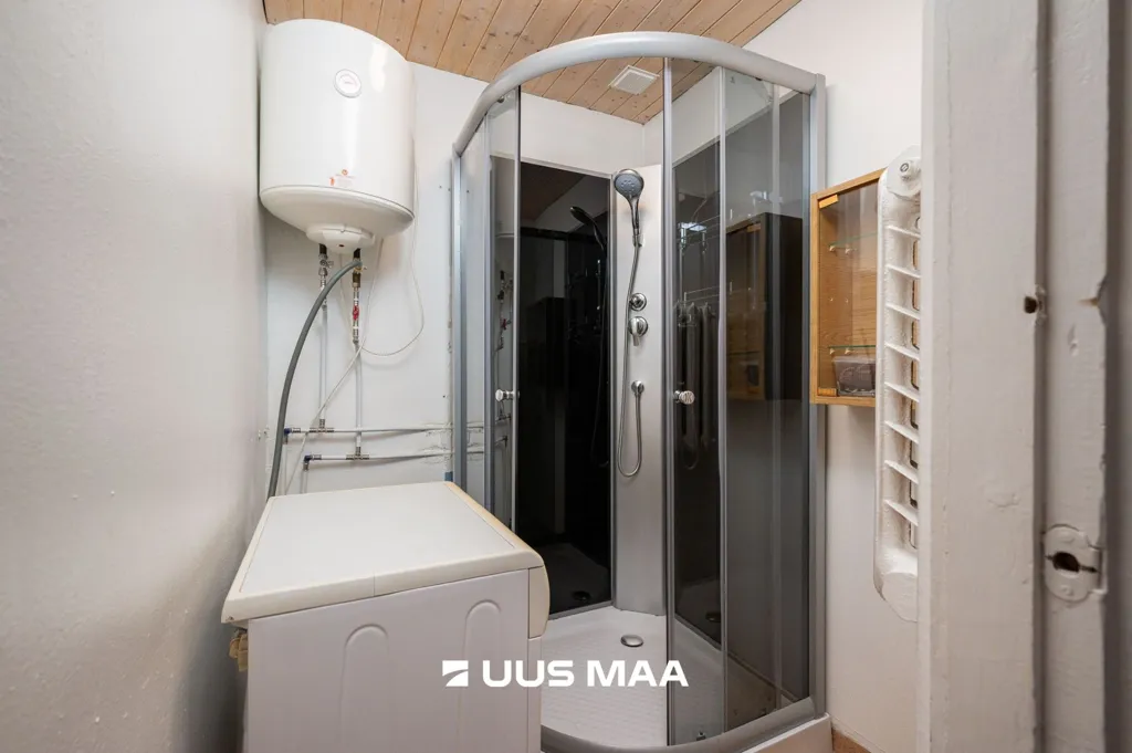 Vannitoad - Renovated Apartment with Balcony in Ahja Centre