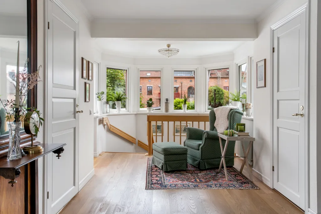 Entrée - City Villa with Garden Oasis in Central Location