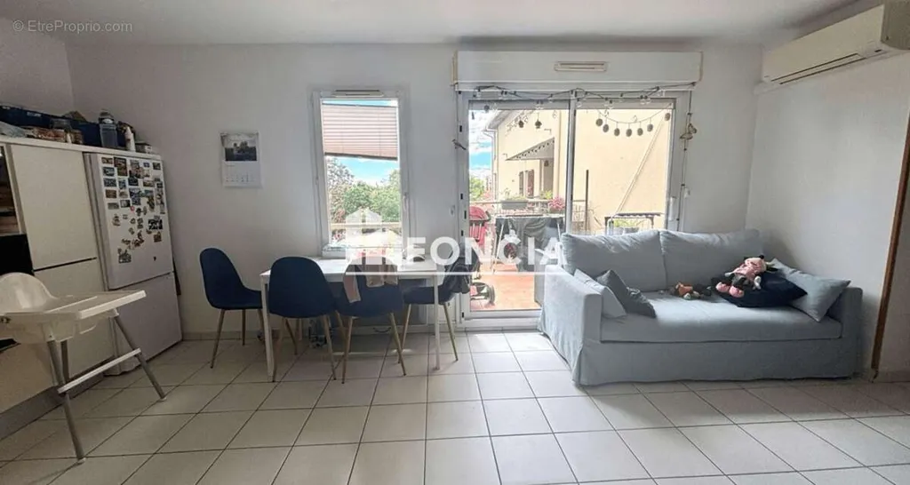 Elutuba - 3-Bed Apartment with South Terrace in Lepic
