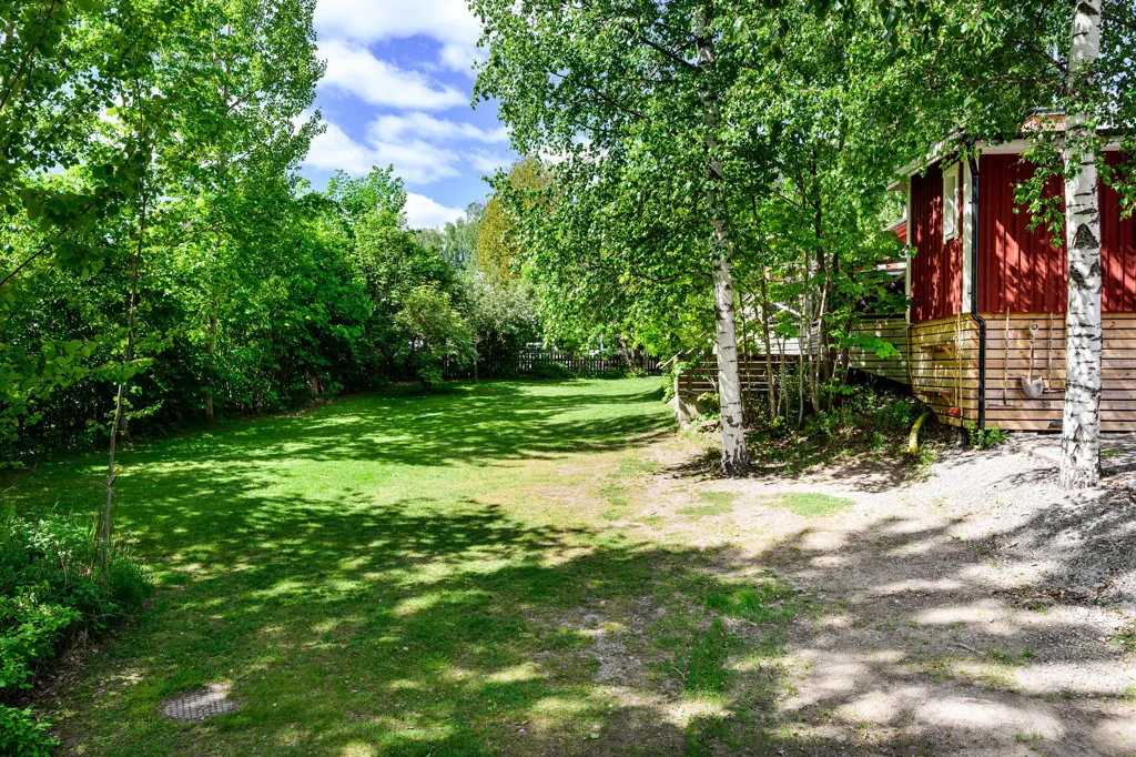 Jardin - Charming Red Cottage with Garden in Samuelsdal