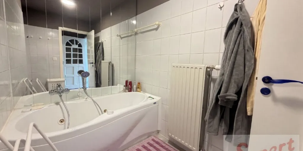 Salles de bain - Appartement avec Garage XXL et Terrasses à Harelbeke