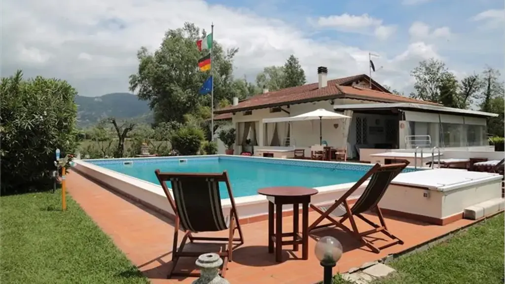Bassein - Villa with Pool near Forte Dei Marmi