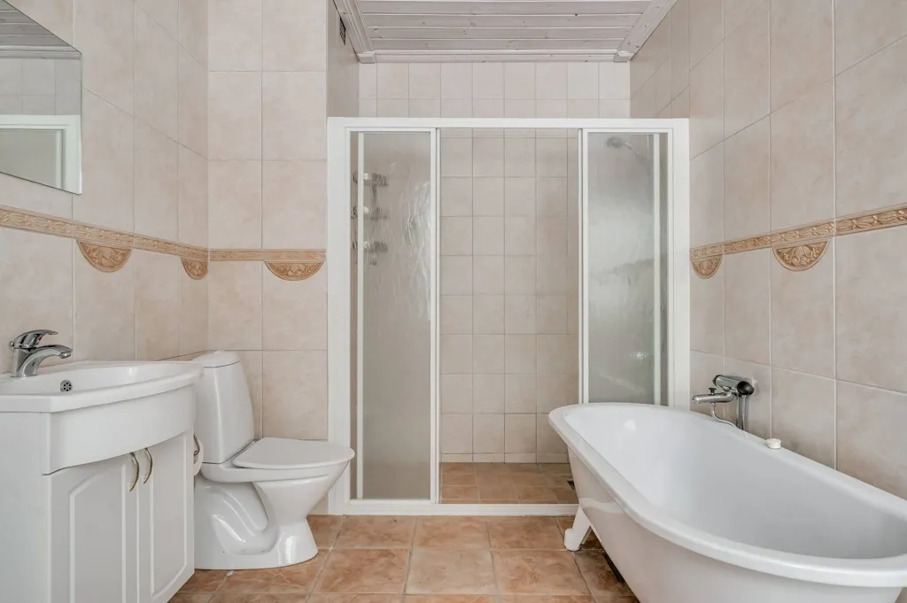 Vannitoad - Multi-Use Property with Historic Charm in Borgvik