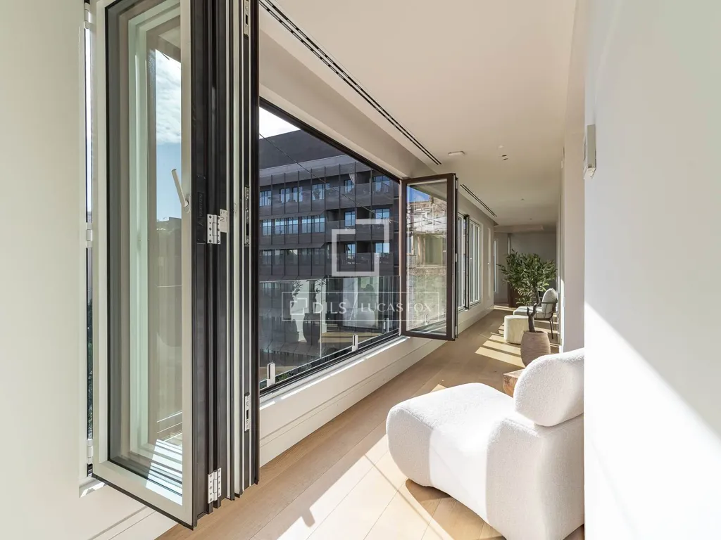 Balcon - Renovated Apartment with City Views in Eixample