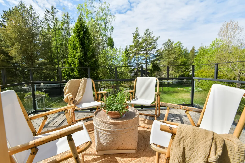 Terrass - Charming Villa with Garden in Västerhejde