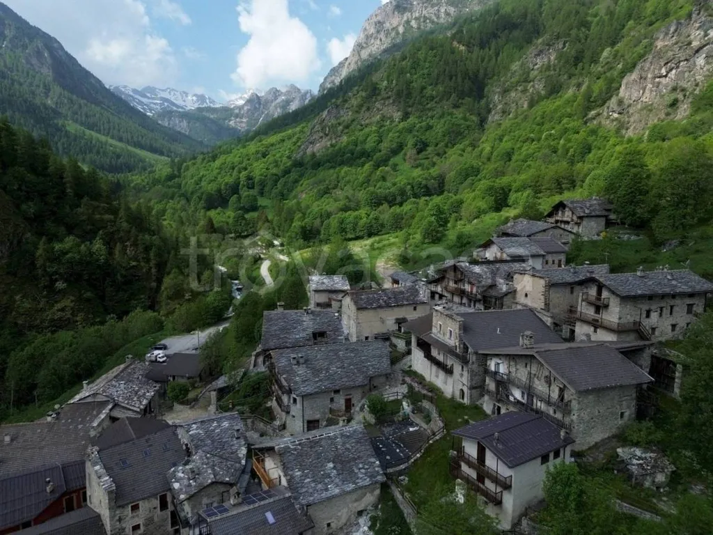 Alpine Baita with Mountain Views in Canosio