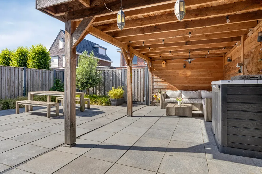 Terrasse - Spacious House with Garden in Oud Gastel