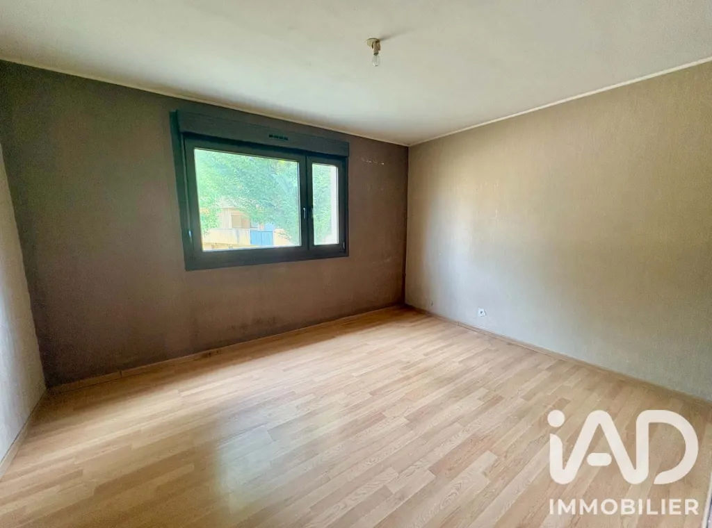 Pièces - Appartement avec Balcon et Garage à Florange