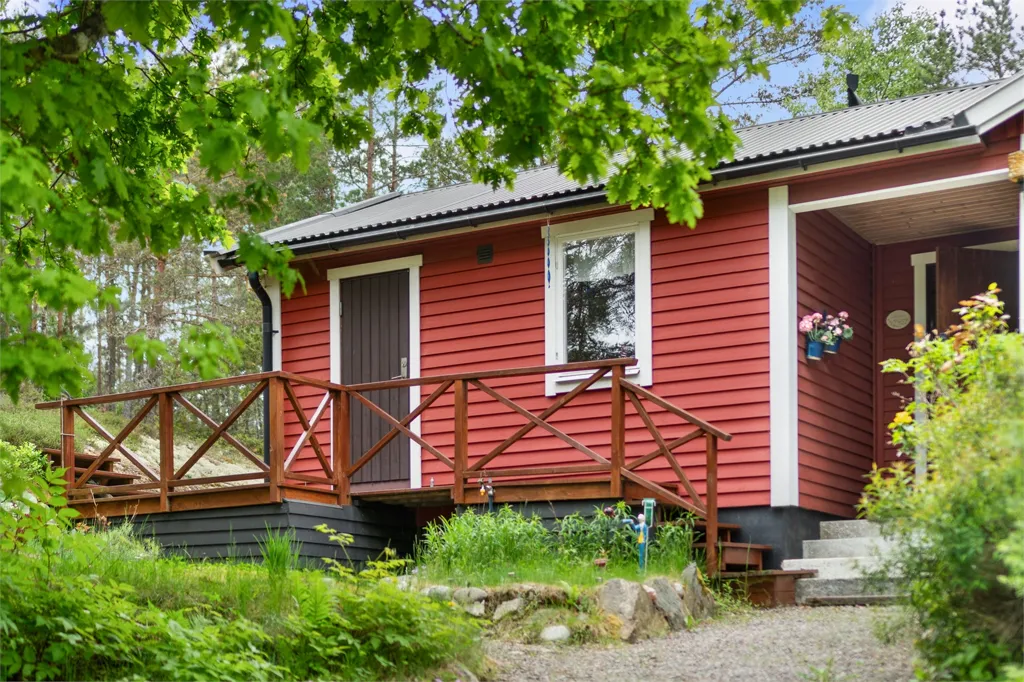 Esterno - Cottage with Lakeside Access near Mälaren