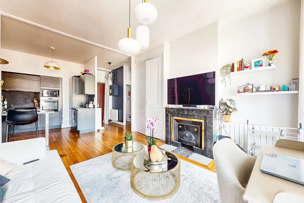 Soggiorno - Bright 2-Bed Flat with Rooftop View in Lyon 6