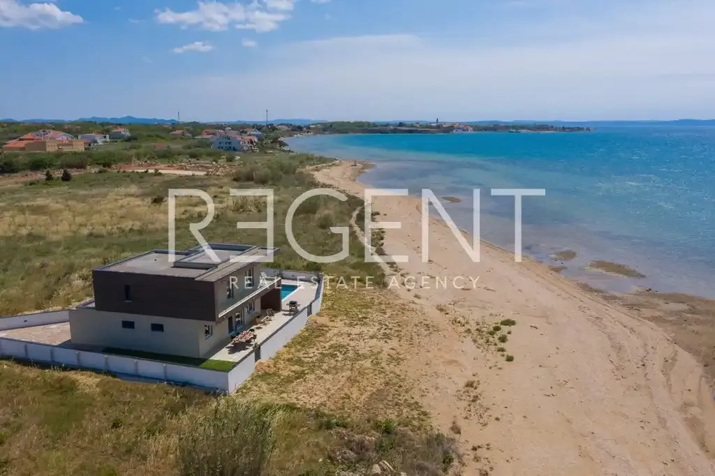 Esterno - Beachfront Villa with Pool near Zadar