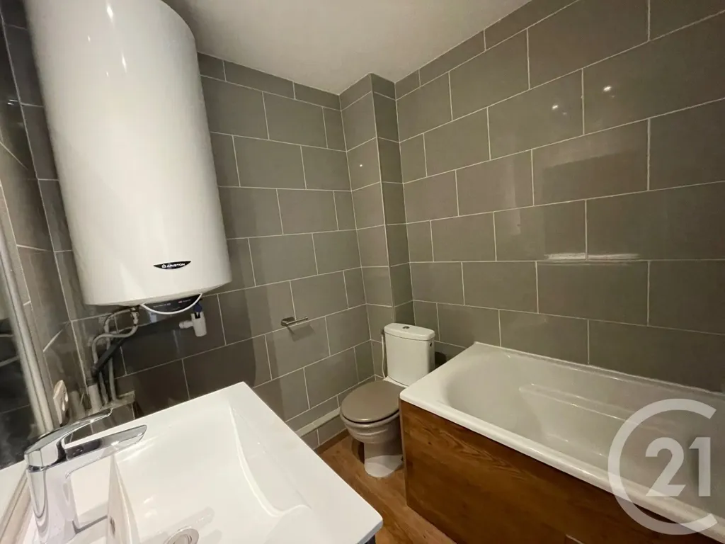 Vannitoad - Spacious 3-Bedroom Flat in St Symphorien d'Ozon
