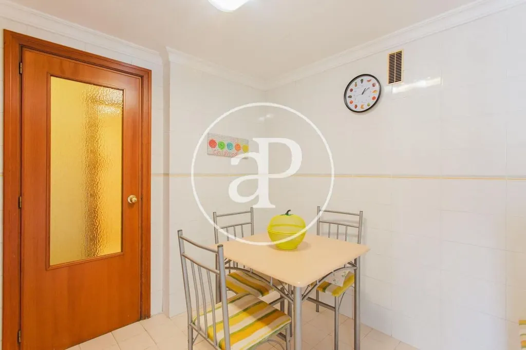 Söögituba - Furnished Flat with Balcony in Mestalla, Valencia