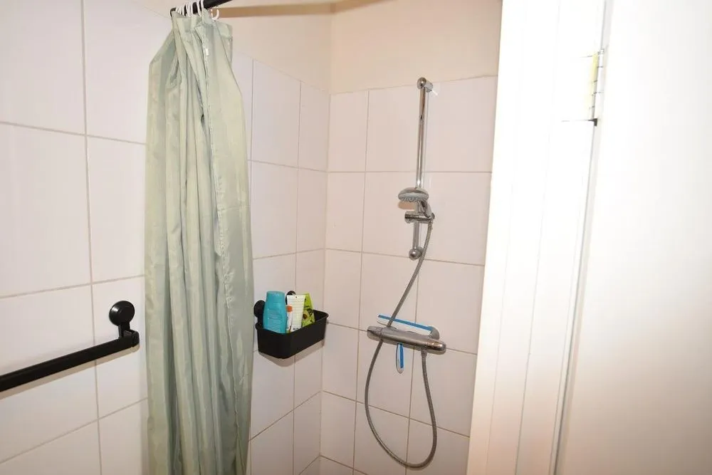 Salles de bain - Room with Kitchenette in Arnhem's Spijkerkwartier