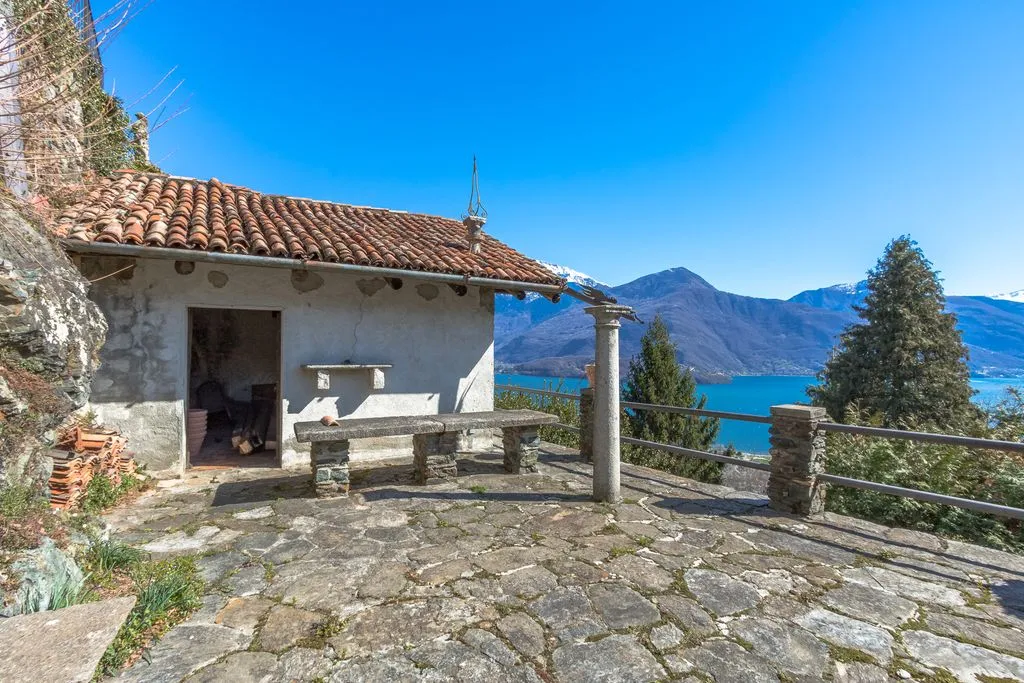 Terrasse - Luxury Villa with Lake View in Dongo