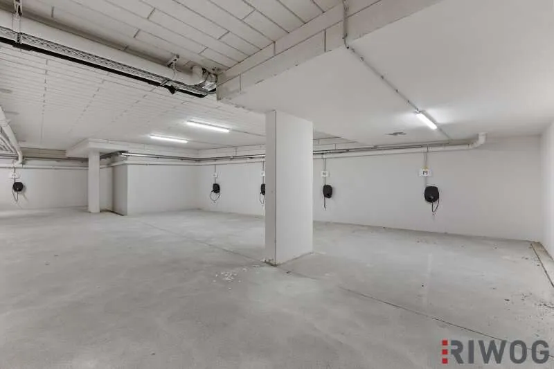 Garage - Modern Apartment with Tech Features near U-Bahn