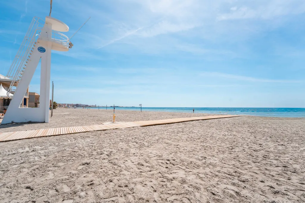 Renovated Bungalow with Beach Access in Tamarit