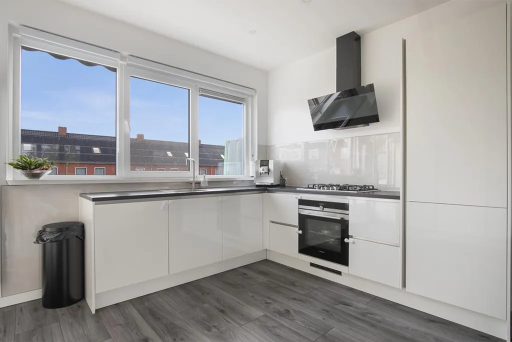 Köök - Two Maisonnettes with Separate Entrances in Rotterdam