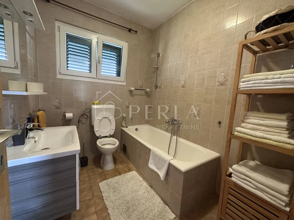 Bagni - Charming Townhouse with Garden in Nin