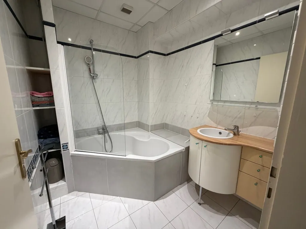 Salles de bain - Duplex avec Jardin et F2 Indépendant à Florange