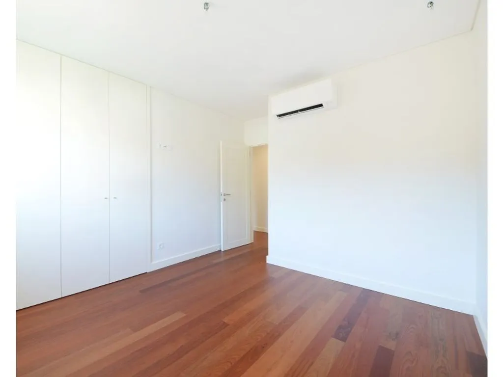 Pièces - Luxury 4-Bed Apartment with Terrace in Matosinhos