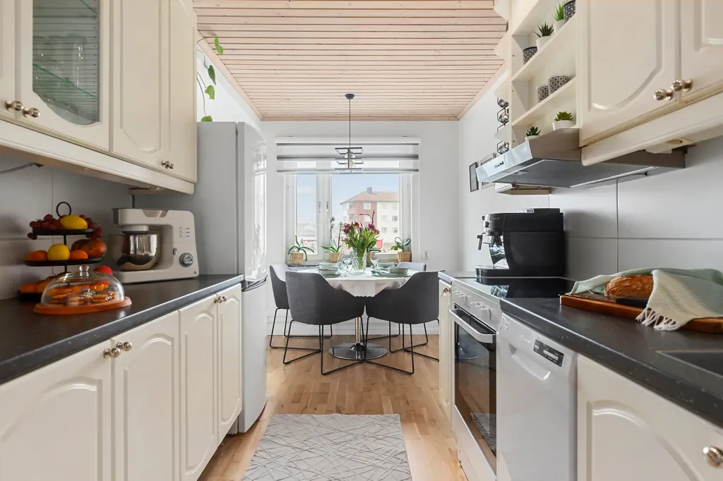 Cuisine - Apartment with Balcony in Gårdskulla
