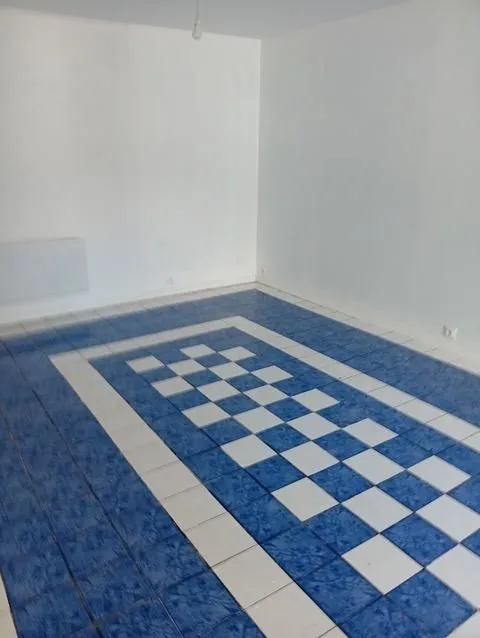 Toad - 2-Bedroom Flat in Chambly Centre
