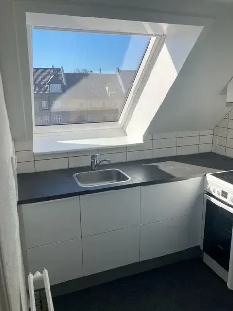 Kitchen - 2-Bedroom Flat with Miele Kitchen in Central Location