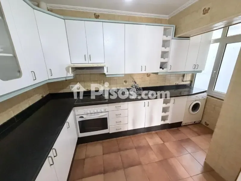 Kitchen - Apartment with Climalit Windows in Reina Sofía